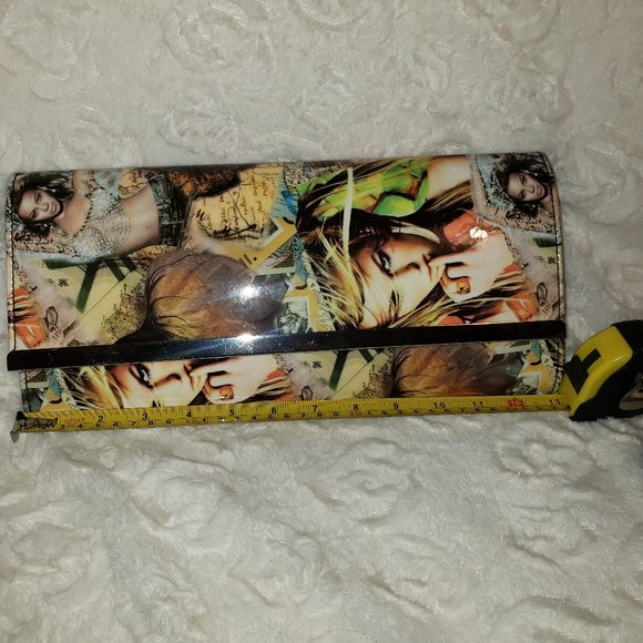 Glossy Magazine Fashonable Clutch - Picture 3 of 16